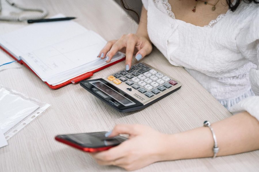 Como calcular o valor ideal da parcela do consórcio imobiliário no orçamento mensal?
